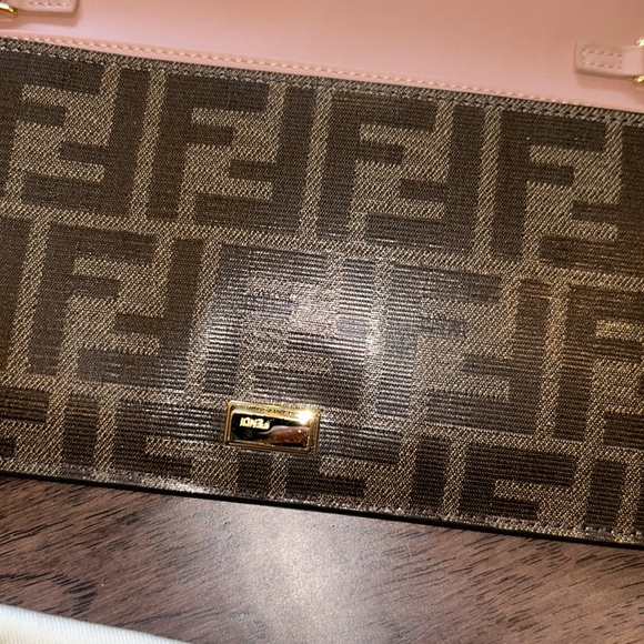 Authentic Gorgeous Timeless Fendi Peekaboo Crossbody Wallet on Chain - Picture 5 of 9